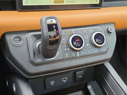 Used 2024 Land Rover Defender 110 X-Dynamic SE image 29