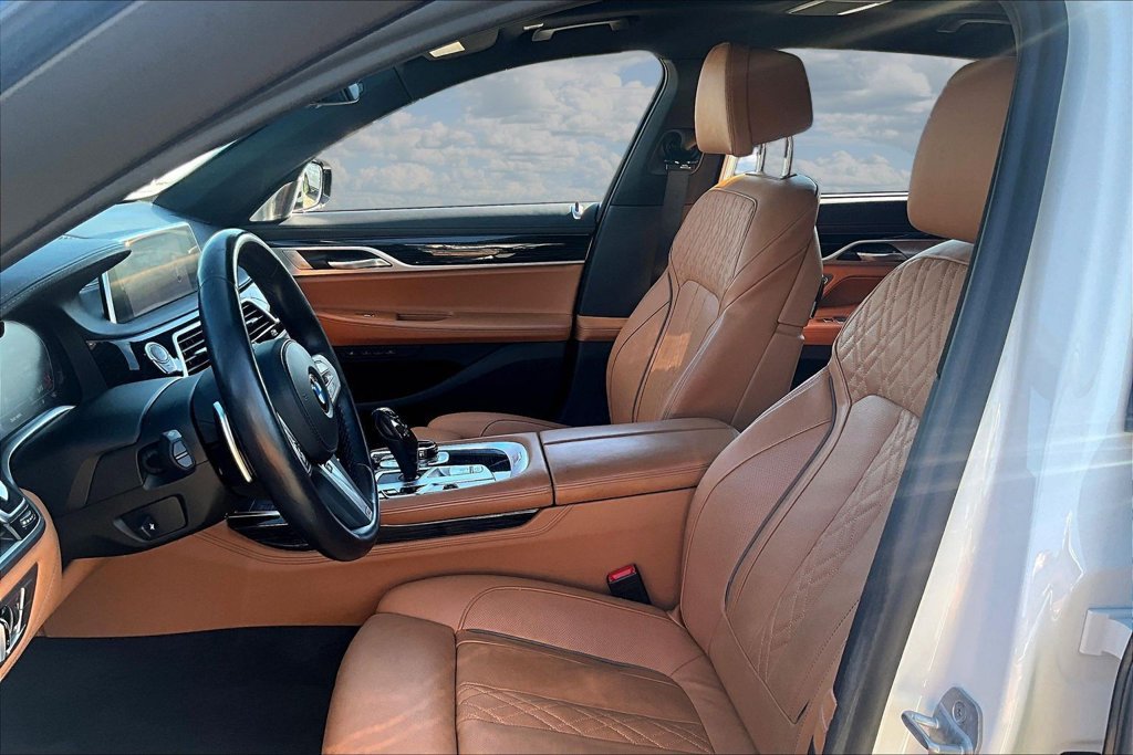Used 2022 BMW 750i xDrive w/ Executive Package AWD/4WD image 21