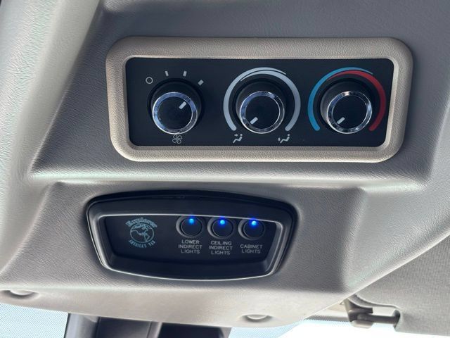 Used 2020 GMC Savana 2500 Extended w/ Enhanced Convenience Package RWD image 30