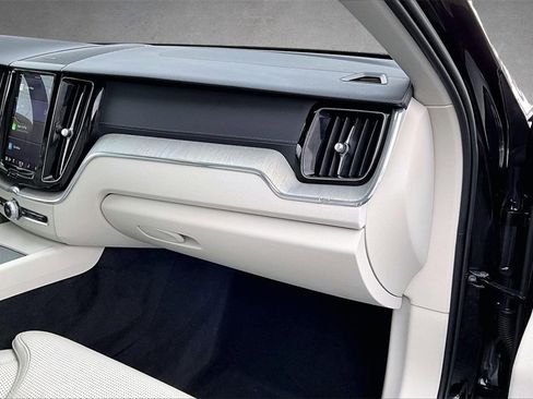 Certified 2023 Volvo XC60 B5 Ultimate w/ Climate Package image 25