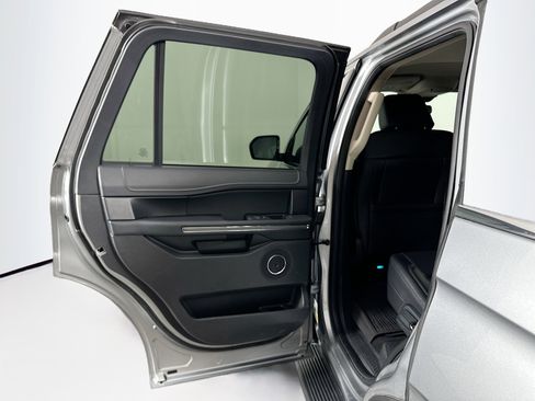 Used 2024 Ford Expedition XLT image 26