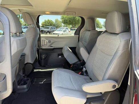 Used 2024 Toyota Sienna LE w/ LE Plus Package FWD image 27