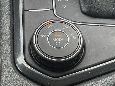 Used 2019 Volkswagen Tiguan SEL AWD/4WD image 33