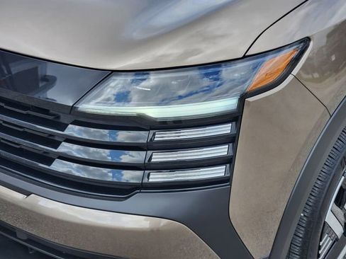 Used 2025 Nissan Kicks SV image 7