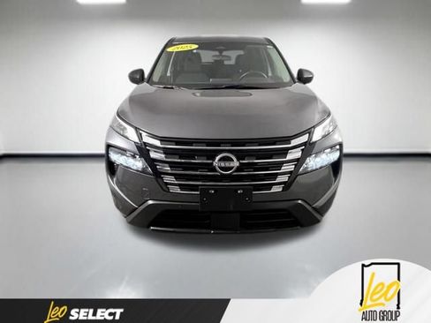 Used 2025 Nissan Rogue S FWD image 2