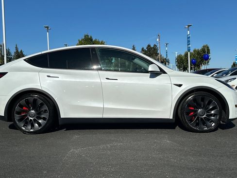 Used 2022 Tesla Model Y Performance AWD/4WD image 7