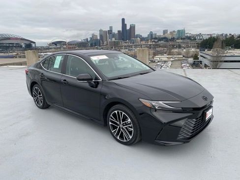 Certified 2025 Toyota Camry XLE image 30