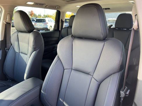 New 2025 Subaru Ascent Limited image 15