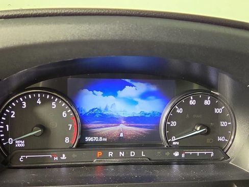 Used 2022 Ford Explorer XLT w/ Equipment Group 202A AWD/4WD image 18