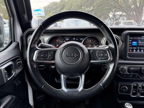 Used 2019 Jeep Wrangler Unlimited Sahara image 13