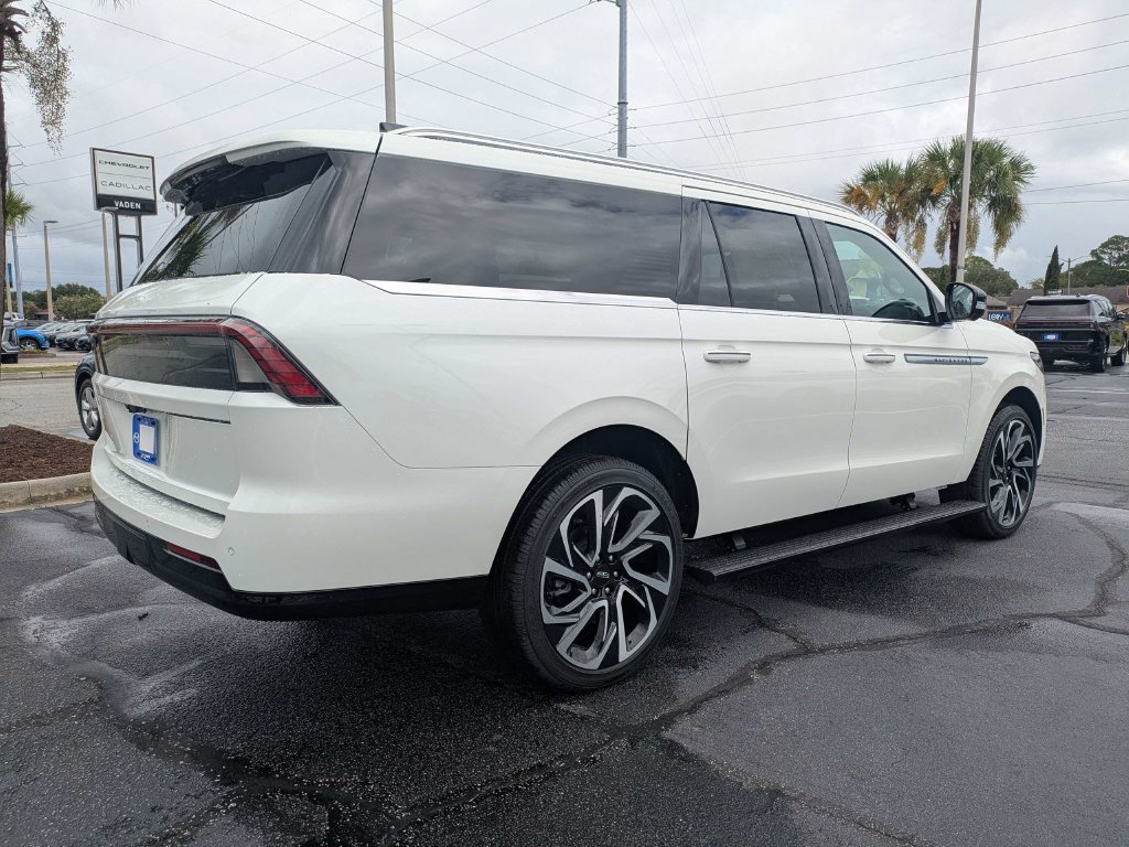 New 2027 Lincoln Navigator L Reserve AWD/4WD image 4