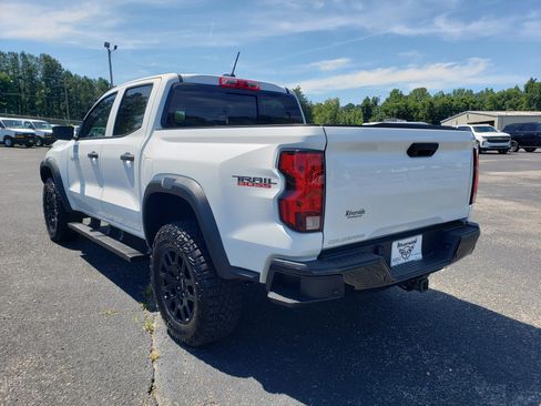 Used 2025 Chevrolet Colorado Trail Boss AWD/4WD image 4