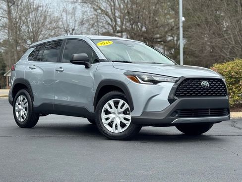 Used 2024 Toyota Corolla Cross L image 2