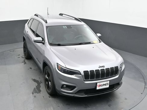 Used 2019 Jeep Cherokee Latitude Plus FWD image 16