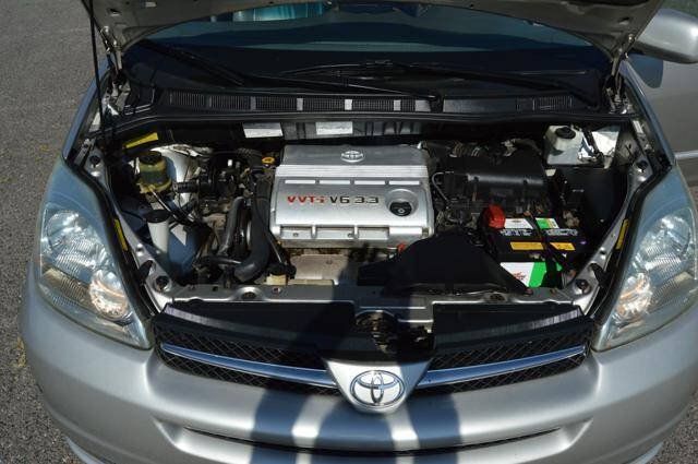 Used 2004 Toyota Sienna XLE Limited w/ Limited Pkg 5 FWD image 35