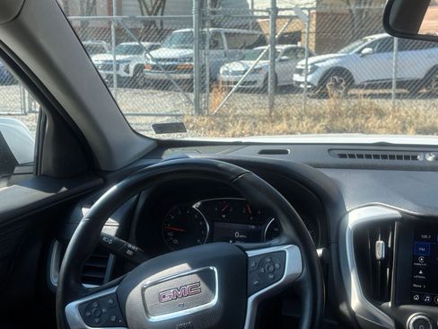 Used 2024 GMC Terrain SLT image 36