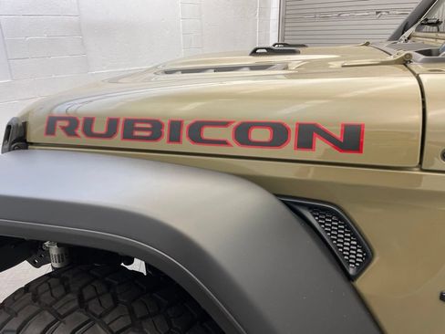Certified 2025 Jeep Wrangler Unlimited Rubicon w/ Convenience Group AWD/4WD image 9