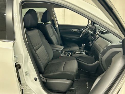 Used 2018 Nissan Rogue SV image 22