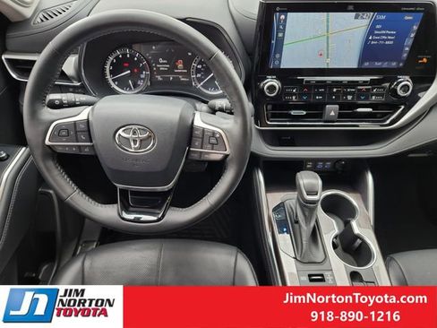Used 2022 Toyota Highlander Platinum image 30