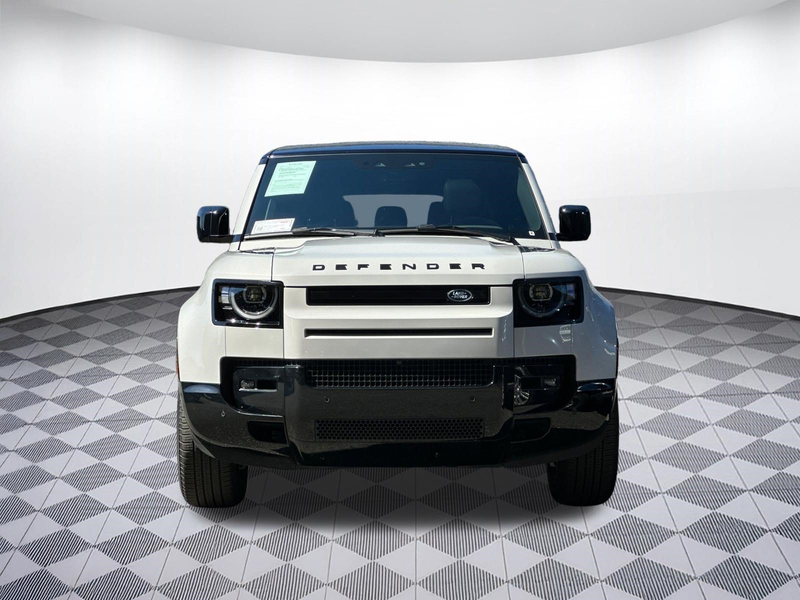 Used 2026 Land Rover Defender 130 X-Dynamic SE AWD/4WD image 5