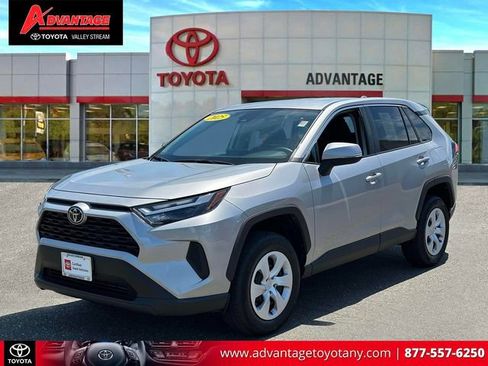 Used 2025 Toyota RAV4 LE AWD/4WD image 4
