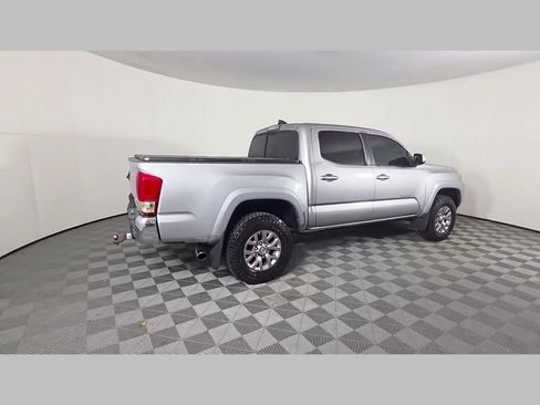 Used 2017 Toyota Tacoma TRD Sport RWD image 40