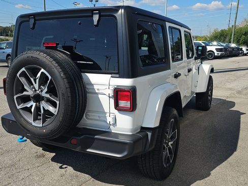 Used 2024 Jeep Wrangler Sport S image 7