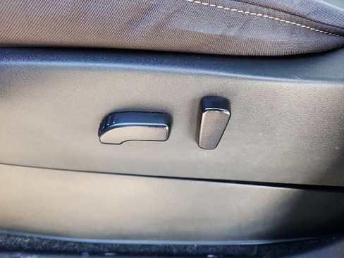 Used 2023 Nissan Frontier SV image 11