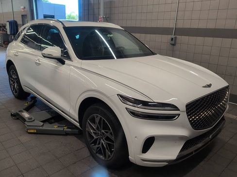 Certified 2022 Genesis GV70 2.5T w/ Advanced Package AWD/4WD image 2