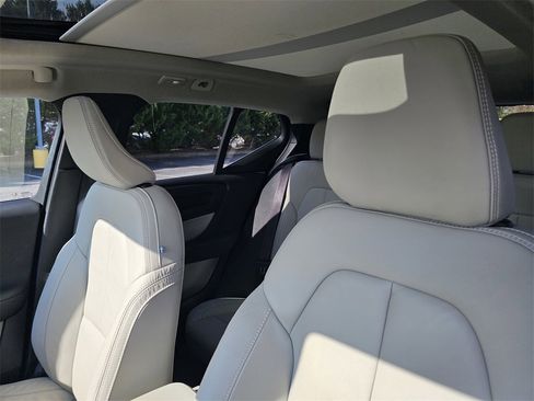 Used 2023 Volvo XC40 B5 Ultimate w/ Protection Package Premier image 17