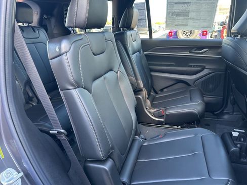 New 2025 Jeep Grand Cherokee L Limited image 28