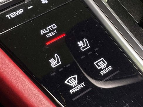 Used 2021 Porsche Cayenne Turbo image 32