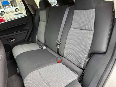 Used 2009 Jeep Grand Cherokee Laredo w/ Sun/Sound Group image 7