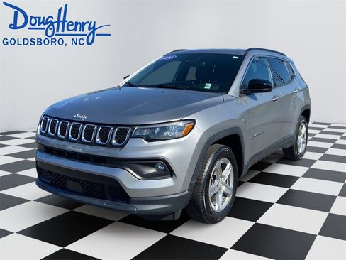 Used 2024 Jeep Compass Latitude image 1