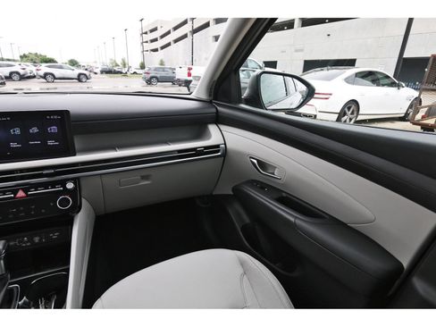 Certified 2025 Hyundai Tucson SEL FWD image 12