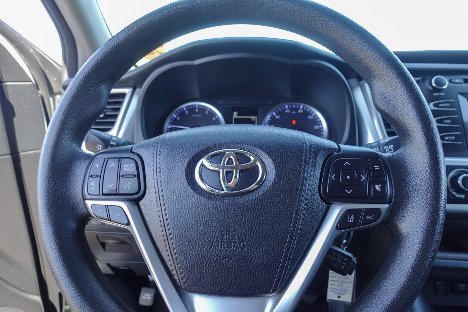 Used 2018 Toyota Highlander LE AWD/4WD image 12