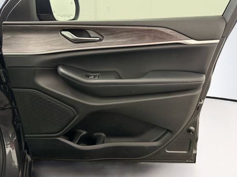 Used 2023 Jeep Grand Cherokee L Limited w/ Luxury Tech Group II image 35