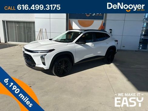 Used 2025 Chevrolet Trax ACTIV w/ Sunroof Package image 1