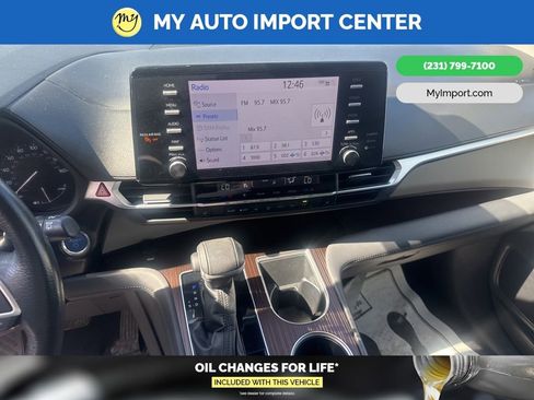 Used 2023 Toyota Sienna XLE AWD/4WD image 10