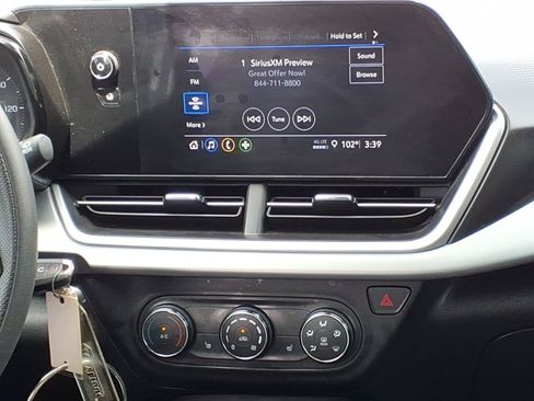 Used 2025 Chevrolet Trax LS w/ LS Convenience Package FWD image 19