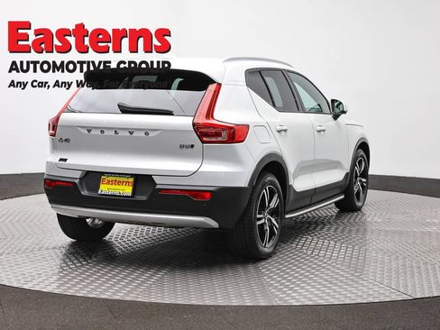 Used 2023 Volvo XC40 B5 Core AWD/4WD image 5