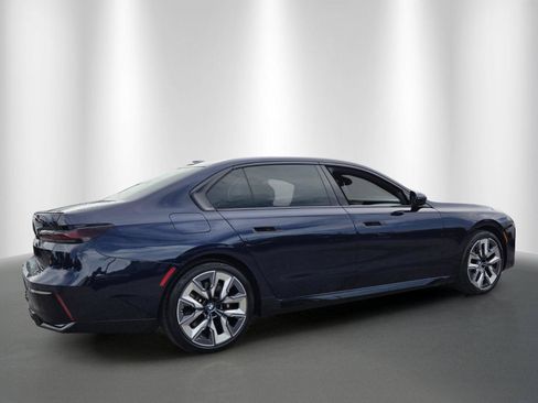 Certified 2023 BMW 740i RWD image 7