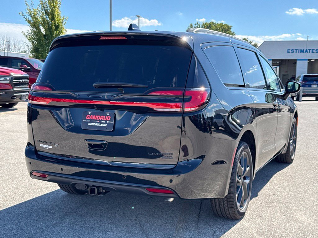 New 2027 Chrysler Pacifica Limited w/ Family Tech Group AWD/4WD image 20