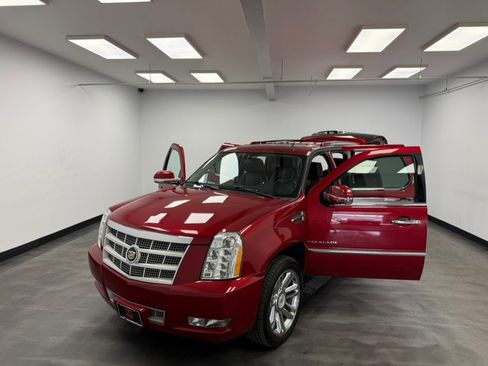 Used 2013 Cadillac Escalade Platinum image 26