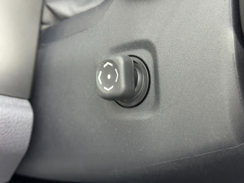 Used 2024 Toyota Sienna Limited image 20