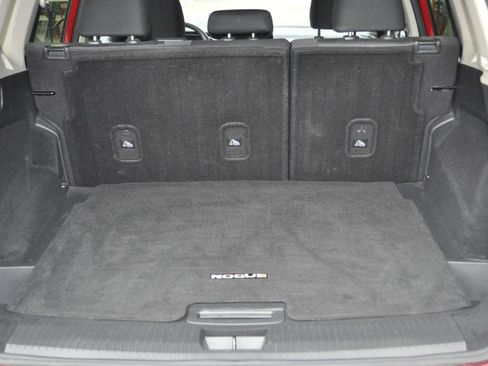 Used 2024 Nissan Rogue SV image 12