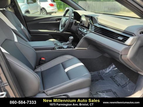 Used 2025 Toyota Camry SE image 11