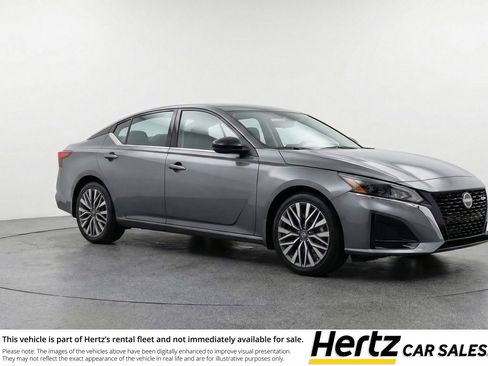 Used 2025 Nissan Altima 2.5 SV image 1