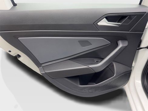 Used 2025 Volkswagen Jetta SE w/ Sunroof Package image 37