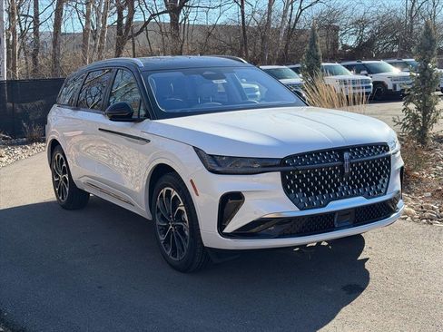 New 2026 Lincoln Nautilus Reserve image 7